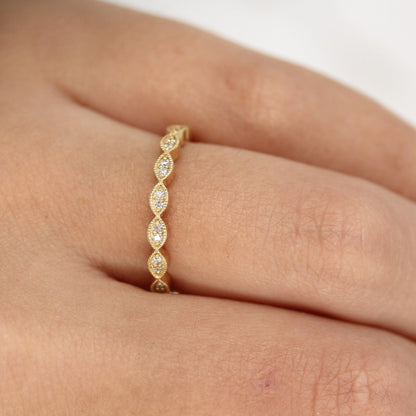 TCR048
